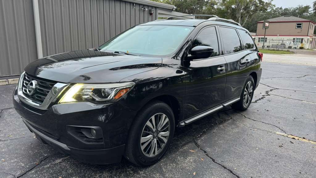2017 Nissan Pathfinder SV