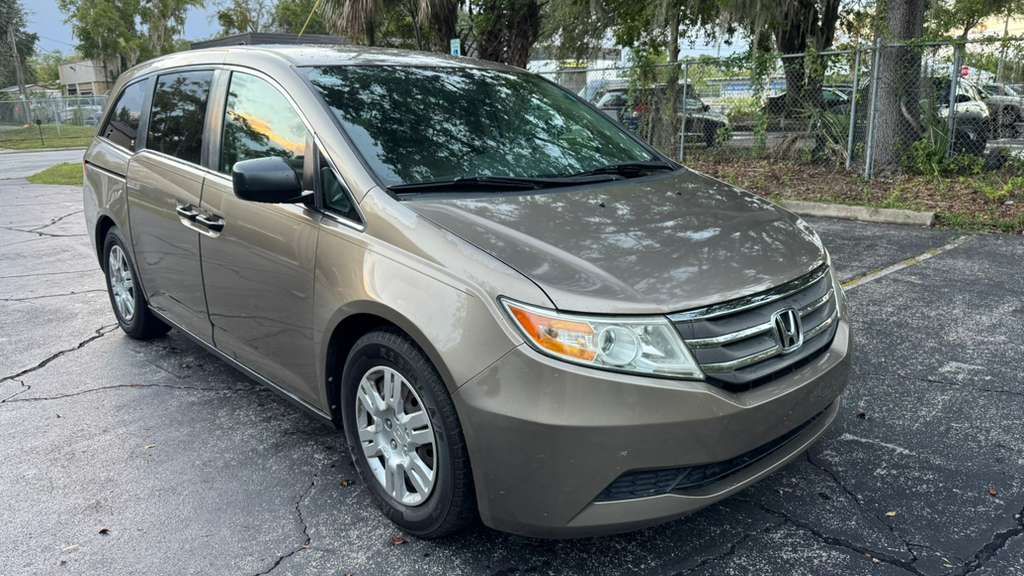 2011 Honda Odyssey LX's photo